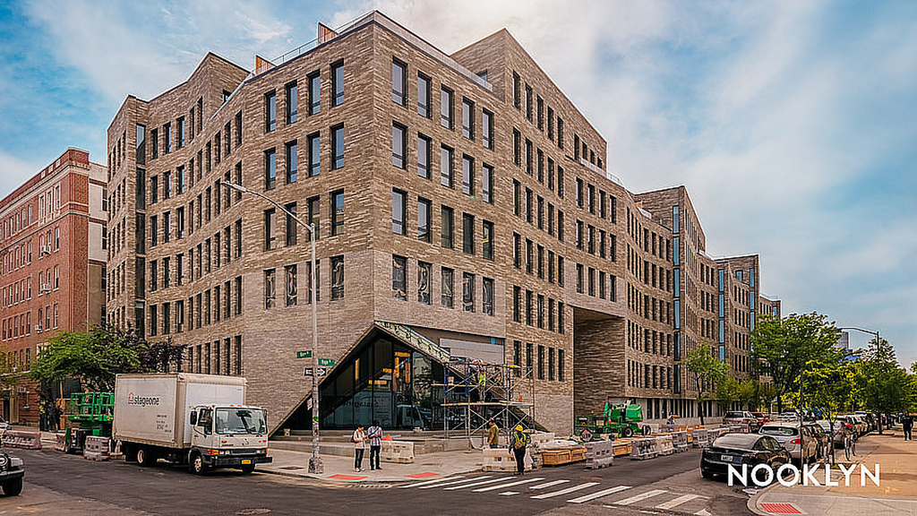130 Hope St - Photo 2