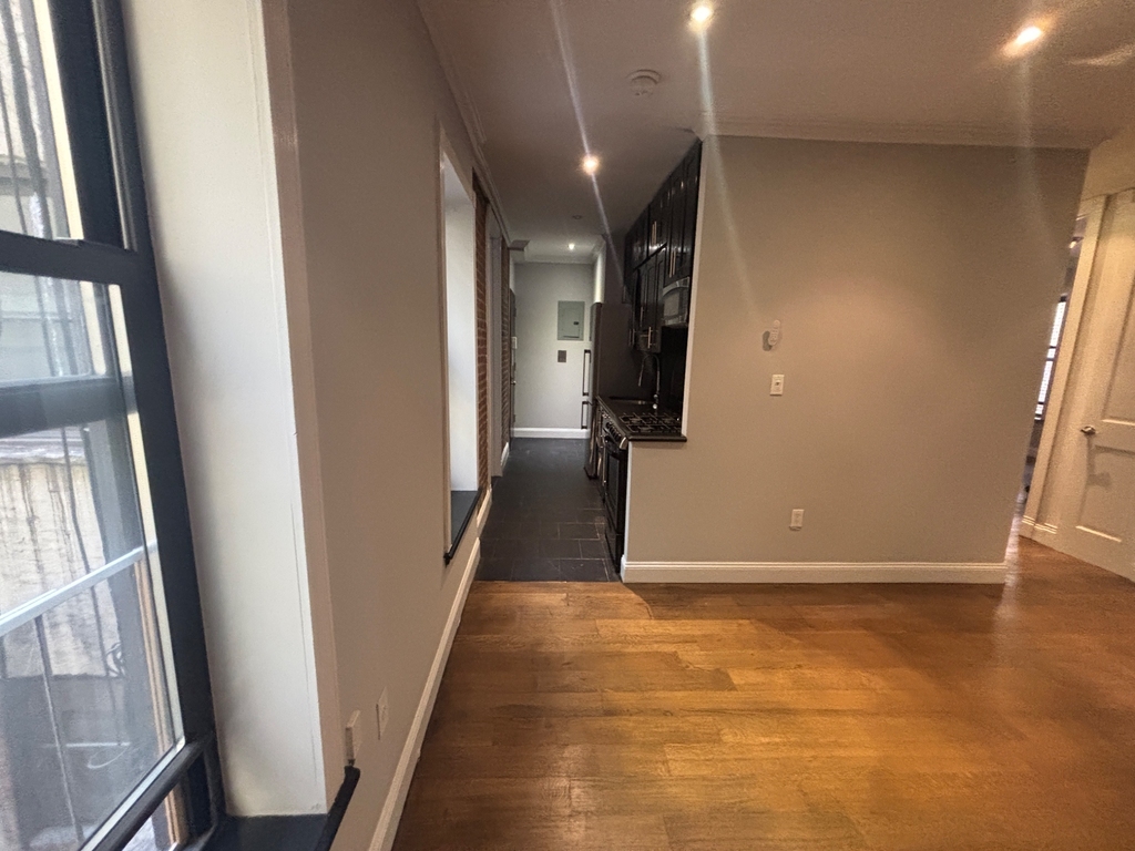 E 100th St - Photo 13
