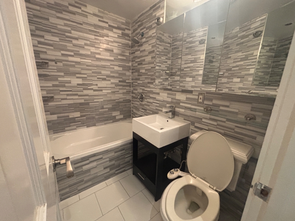 E 100th St - Photo 12