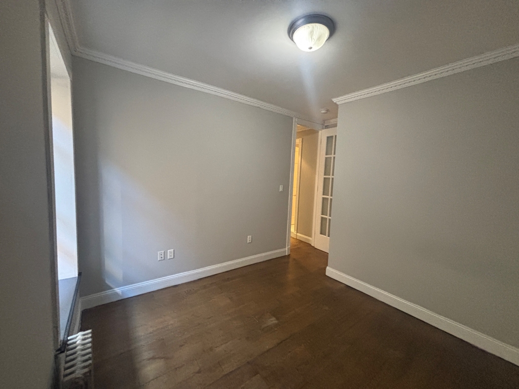 E 100th St - Photo 15