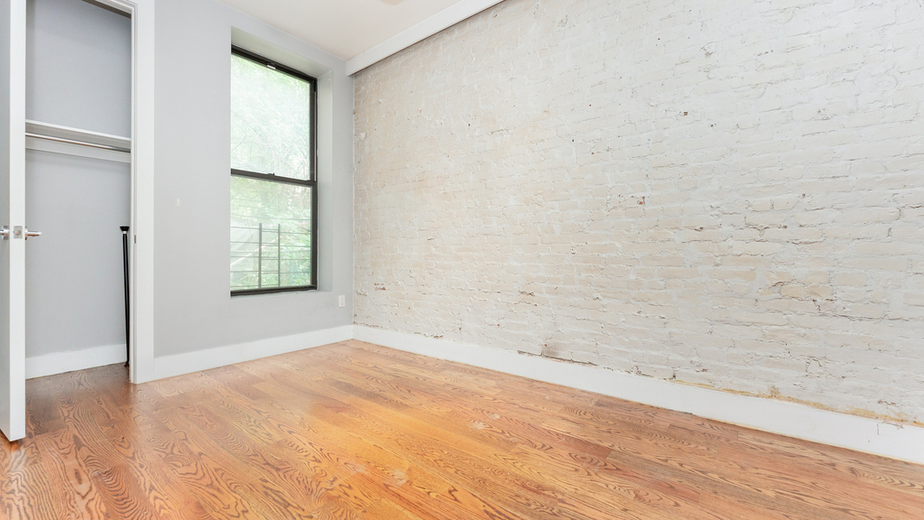 102 Rogers Ave - Photo 5