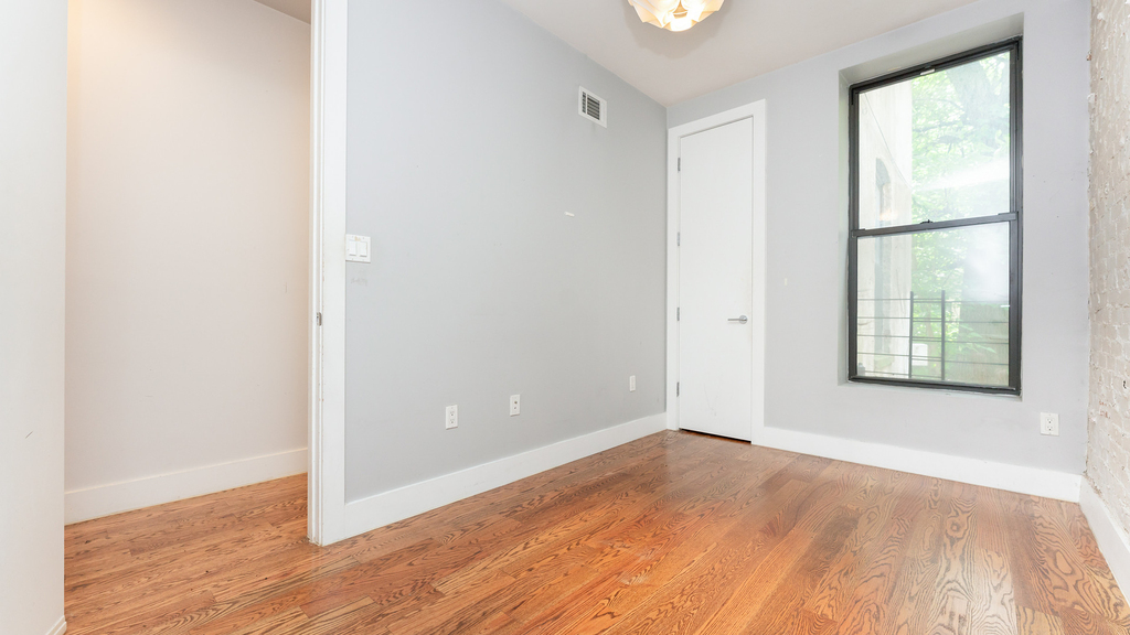 102 Rogers Ave - Photo 6