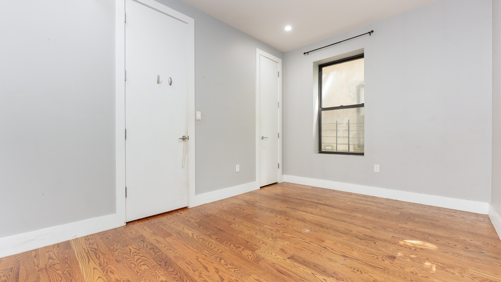102 Rogers Ave - Photo 0