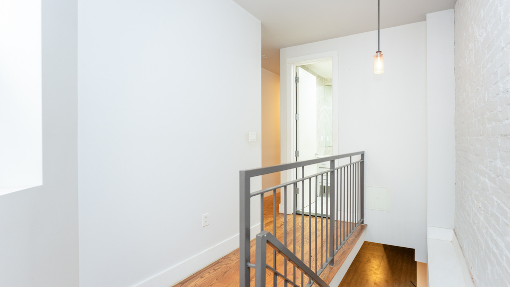 102 Rogers Ave - Photo 3