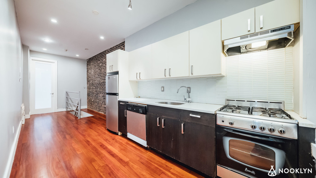 1013 Pacific St - Photo 1