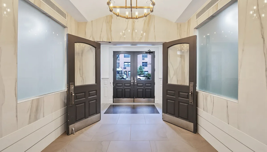 226 East 70th Street - Photo 7