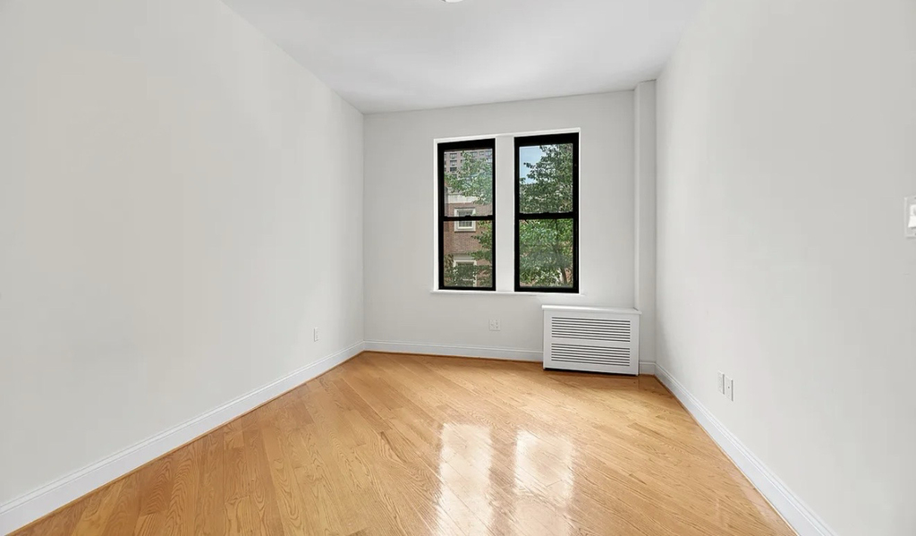 226 East 70th Street - Photo 3