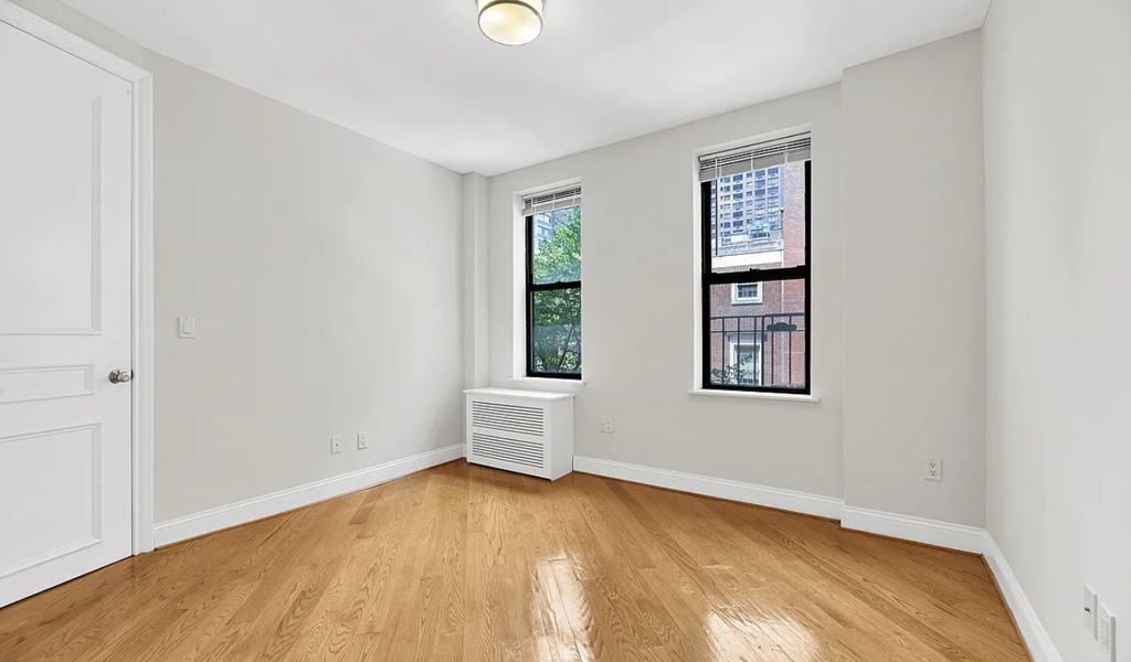 226 East 70th Street - Photo 4