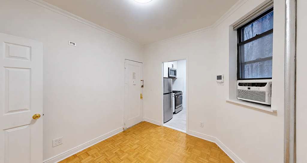 East 73rd Street - Photo 7