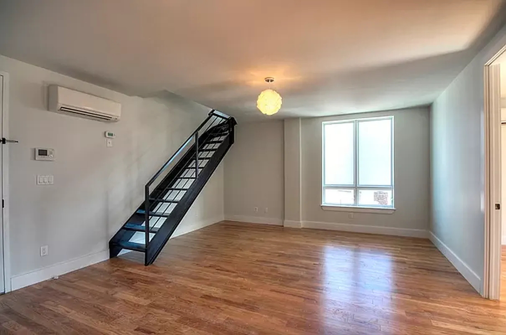 854 Metropolitan Avenue - Photo 2