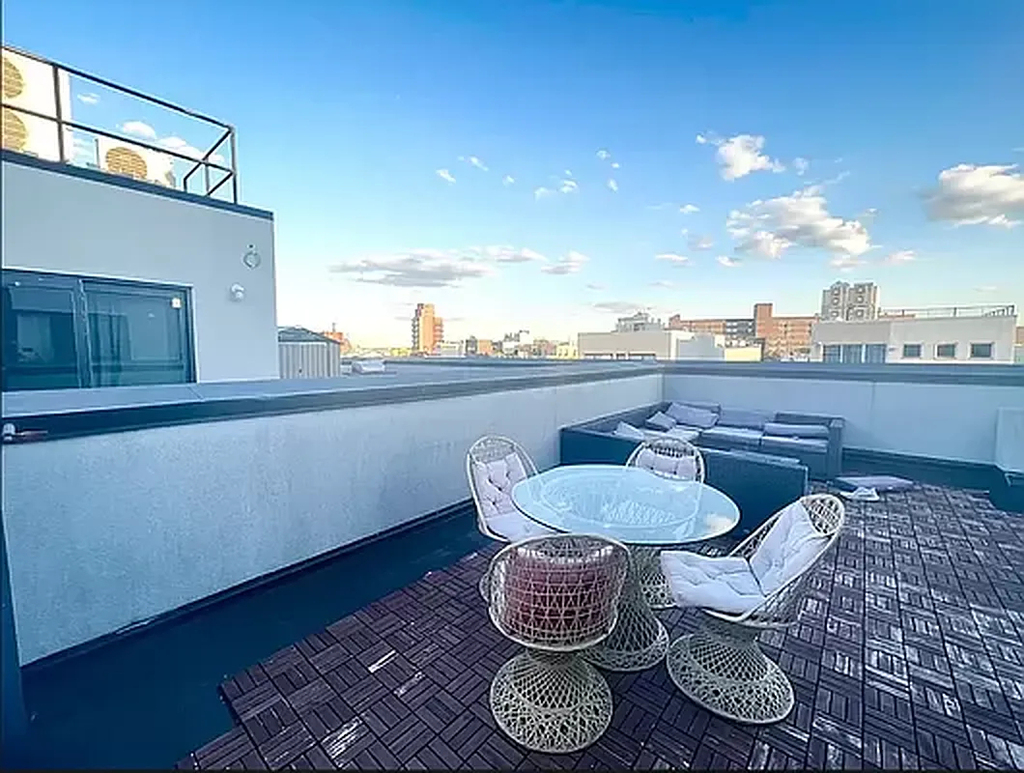 854 Metropolitan Avenue - Photo 3