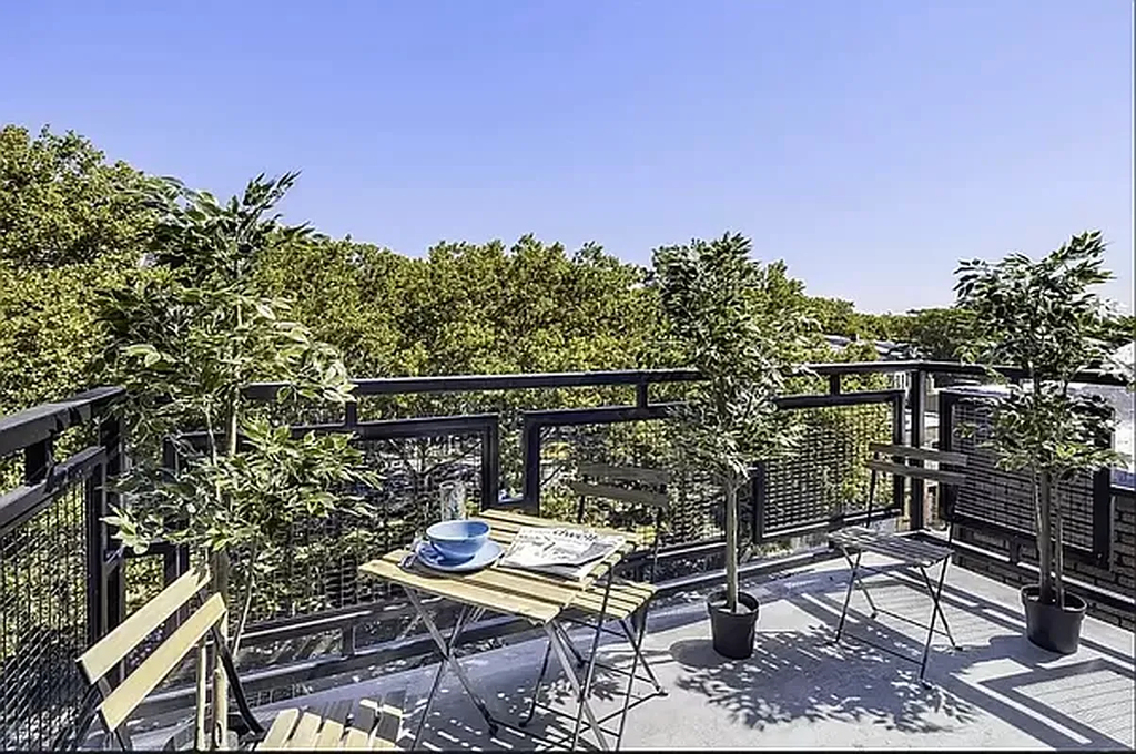 854 Metropolitan Avenue - Photo 4