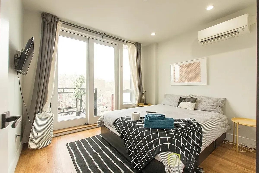 854 Metropolitan Avenue - Photo 7