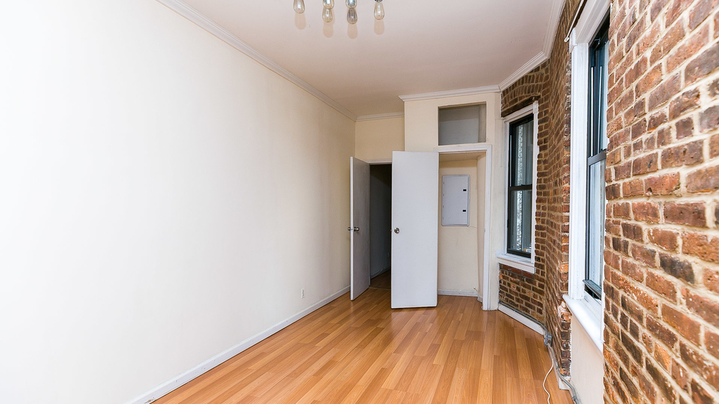 71 Pineapple St - Photo 4