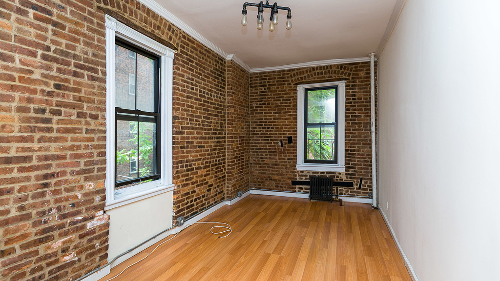 71 Pineapple St - Photo 1