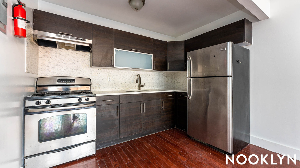 1204 Decatur St - Photo 1