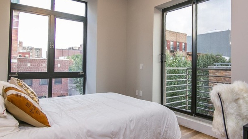 185 Leonard St - Photo 10
