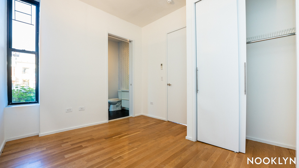126 Herkimer St - Photo 5
