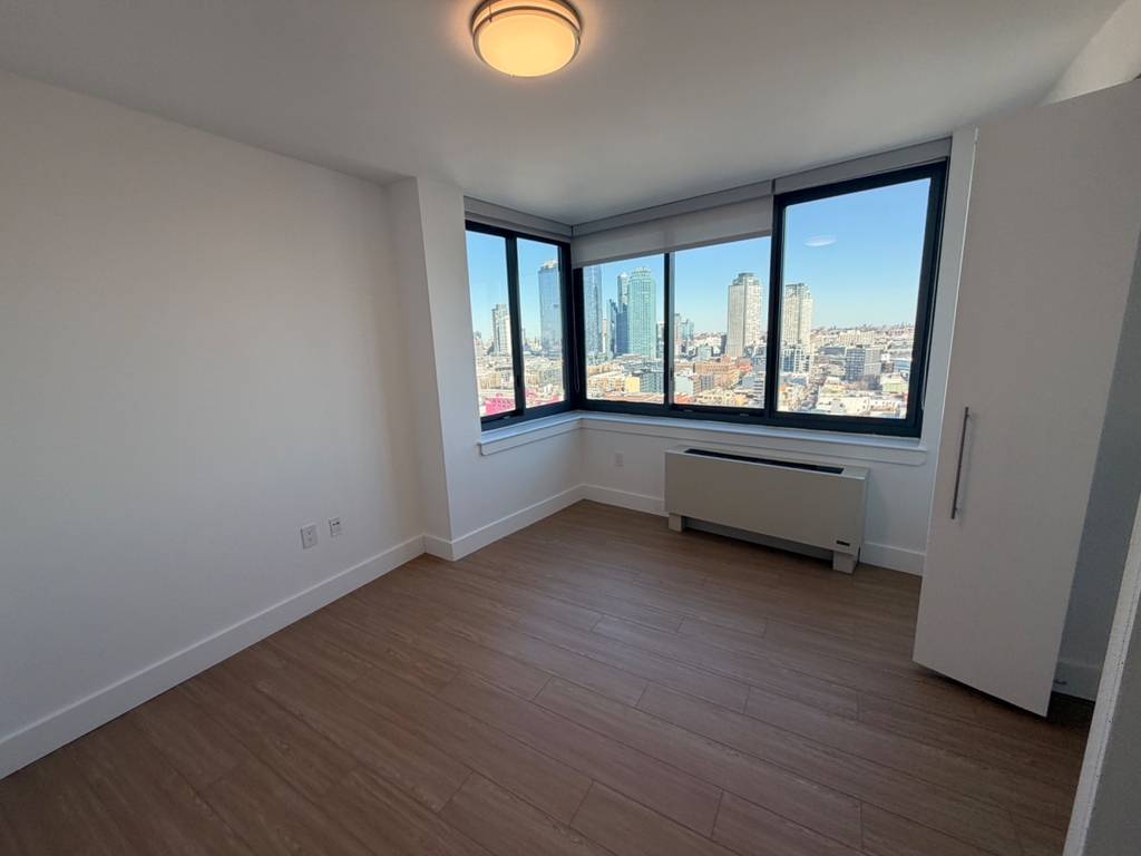 Center Boulevard - Photo 8