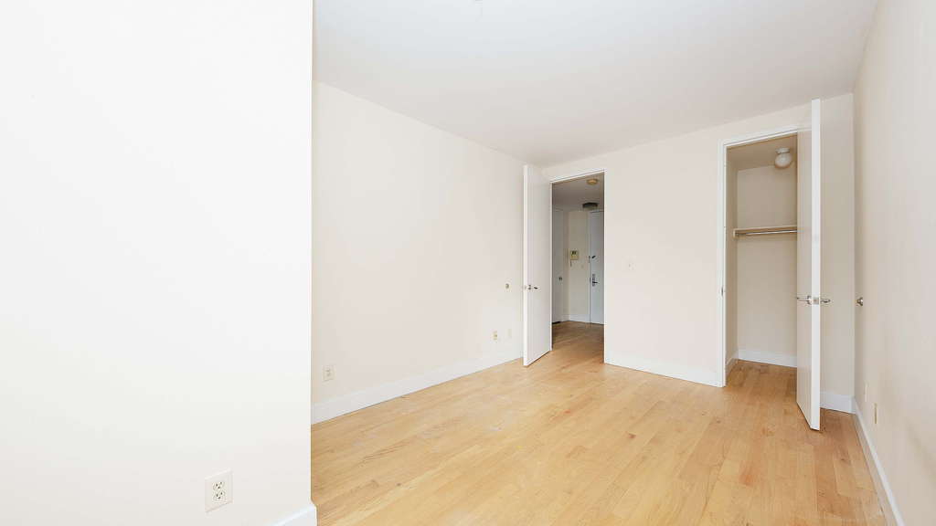 756 Myrtle Ave - Photo 3