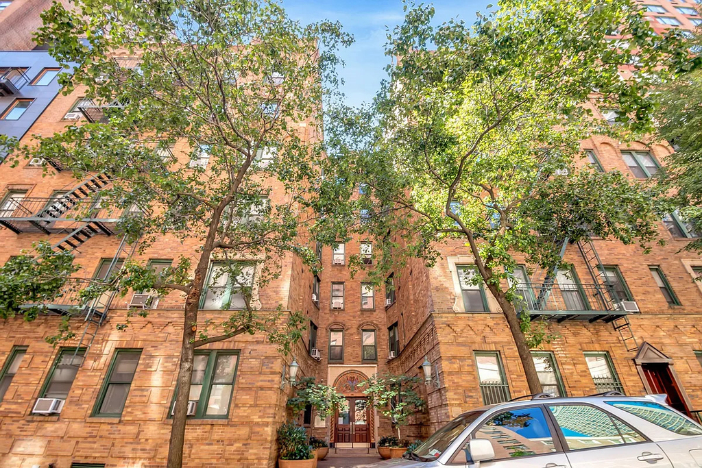 226 East 70th Street - Photo 6