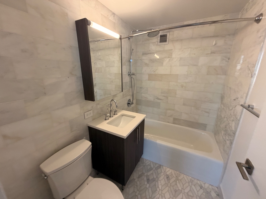 Center Boulevard - Photo 11