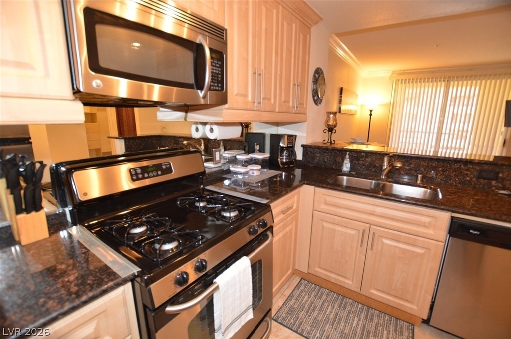230 E Flamingo Road - Photo 4