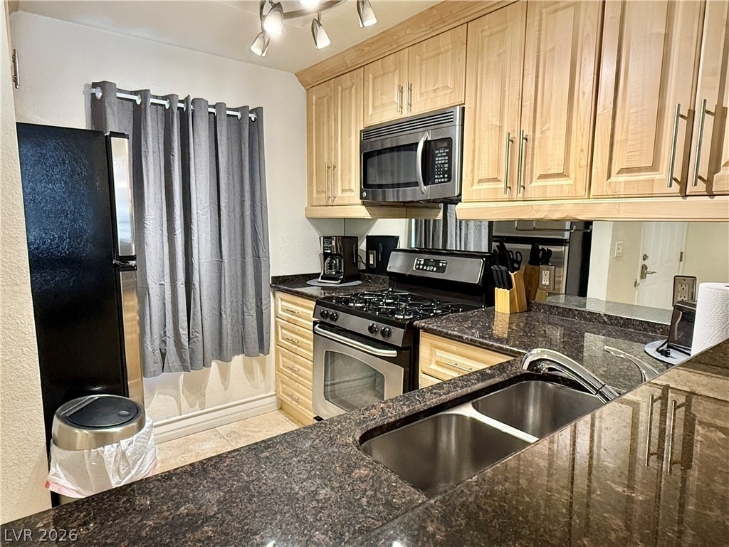 230 E Flamingo Road - Photo 5
