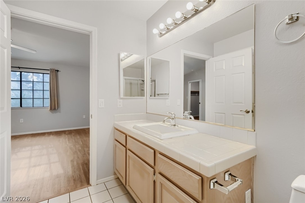 2851 S Valley View Boulevard - Photo 15