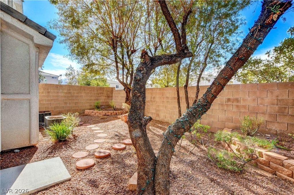 251 Queens Court - Photo 32