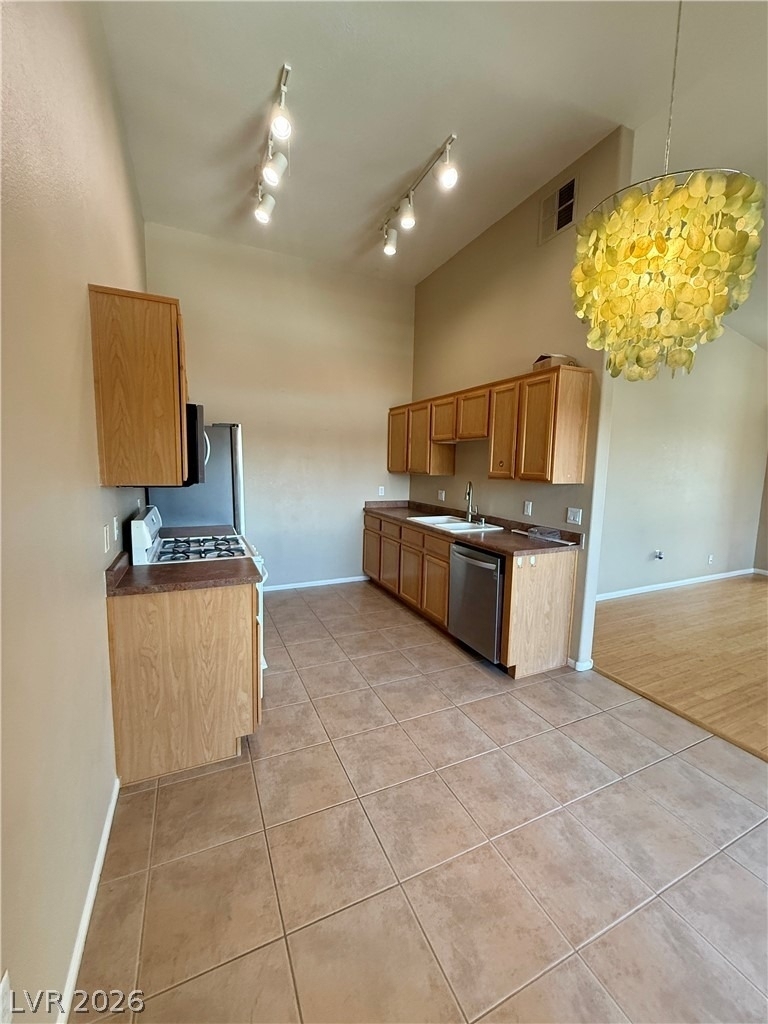 2305 W Horizon Ridge Parkway - Photo 12