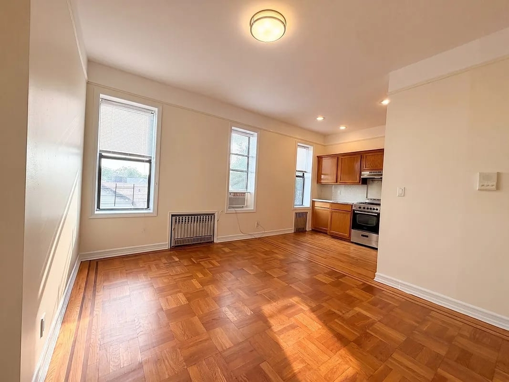 1102 Avenue K - Photo 2