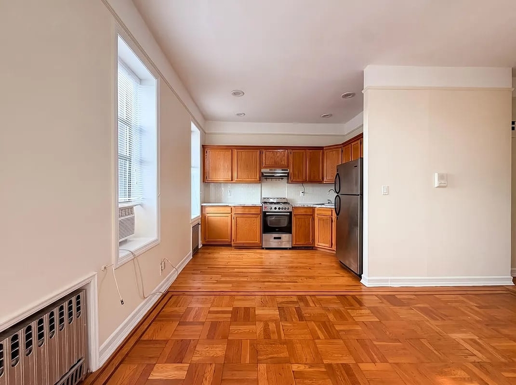 1102 Avenue K - Photo 0