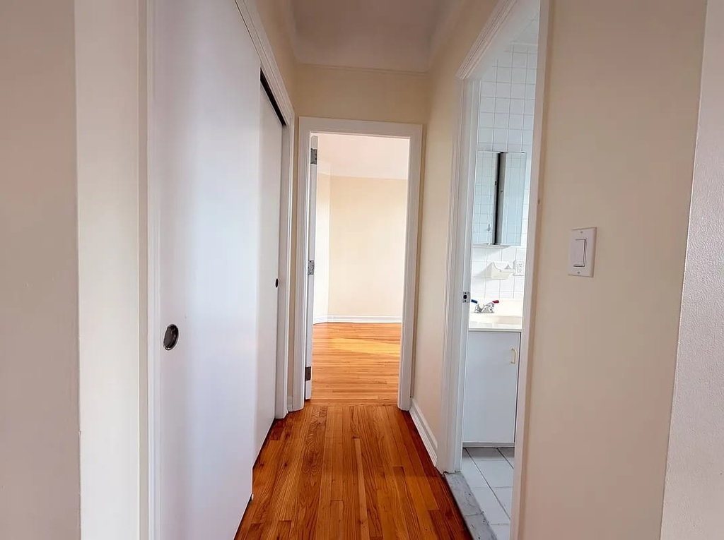 1102 Avenue K - Photo 3