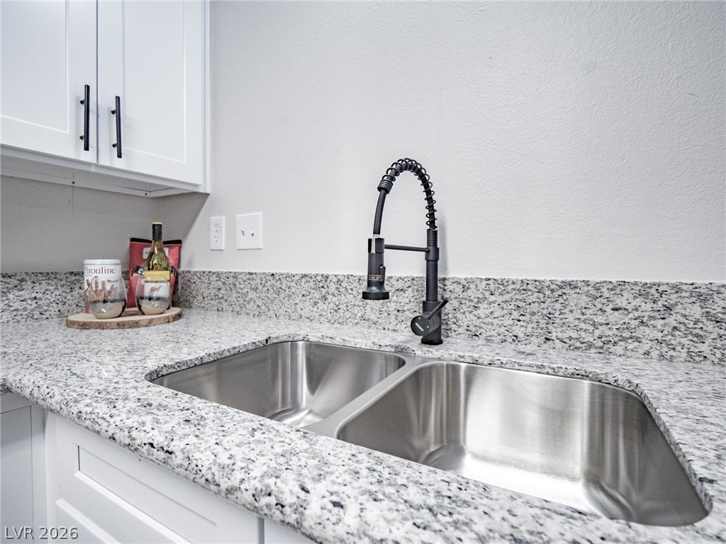 817 Mantis Way - Photo 13