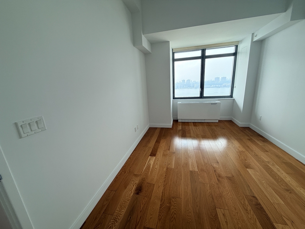 57th St & 11th Ave - Photo 7