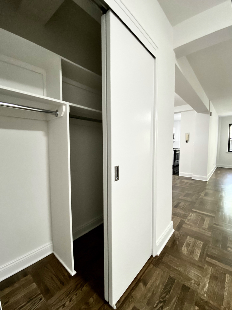 East 50th Street - Photo 12