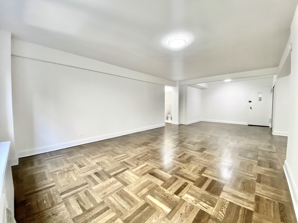 East 50th Street - Photo 1