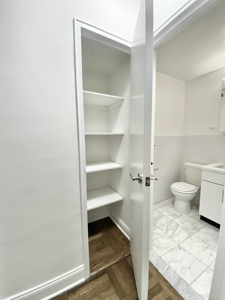 East 50th Street - Photo 10