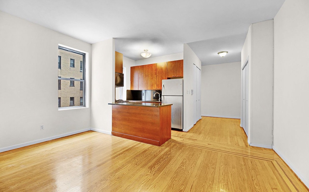113 East 31st Street - Photo 0