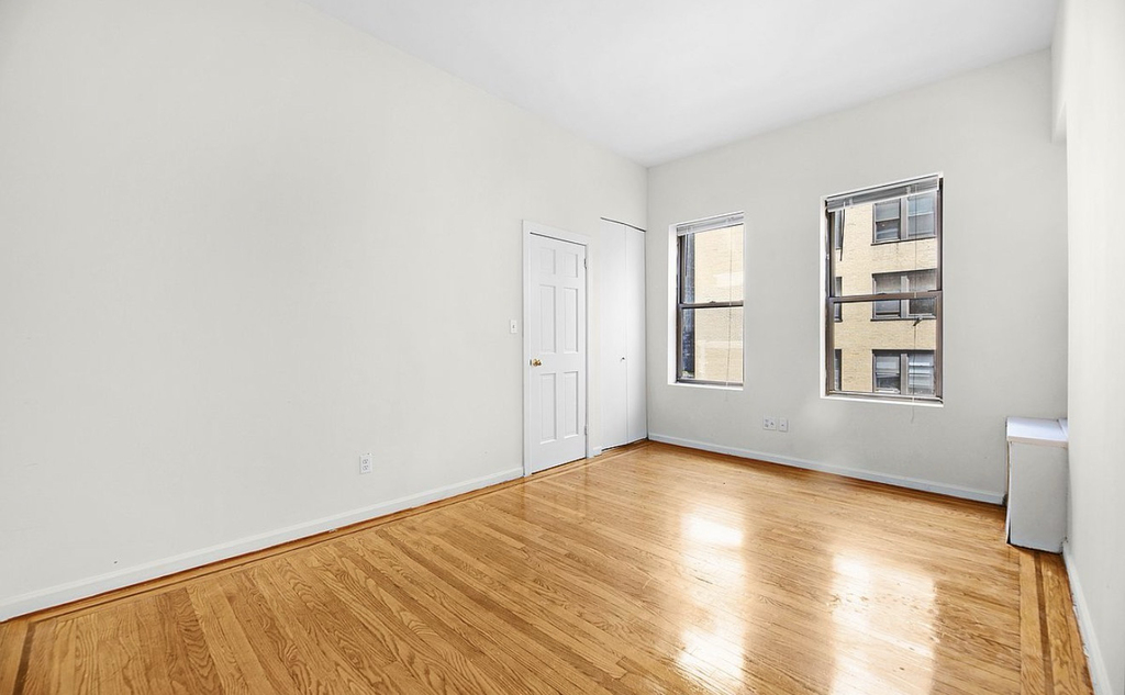 113 East 31st Street - Photo 1