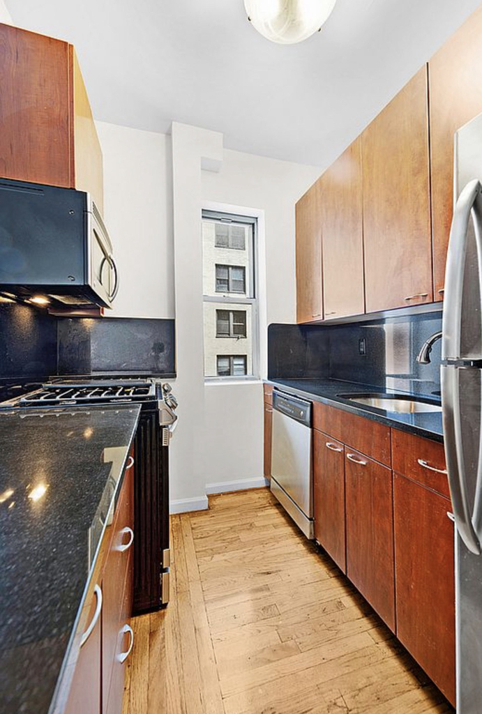 113 East 31st Street - Photo 2
