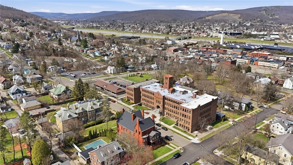 201 Pine Street - Photo 0