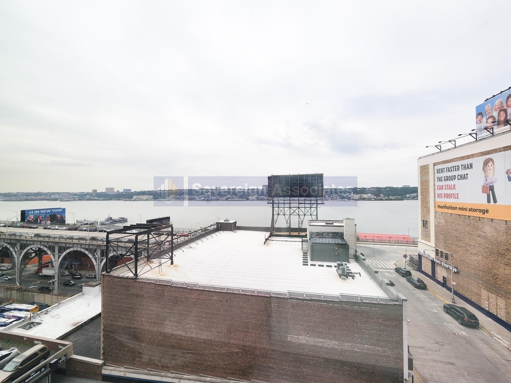 3333 Broadway - Photo 10