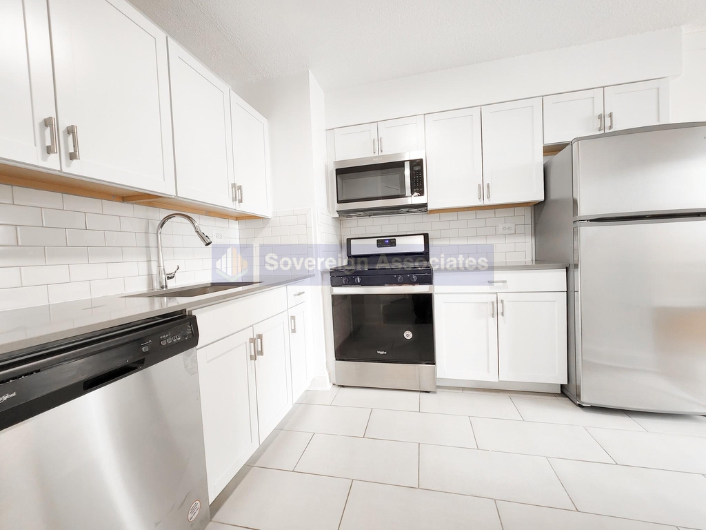 3333 Broadway - Photo 4