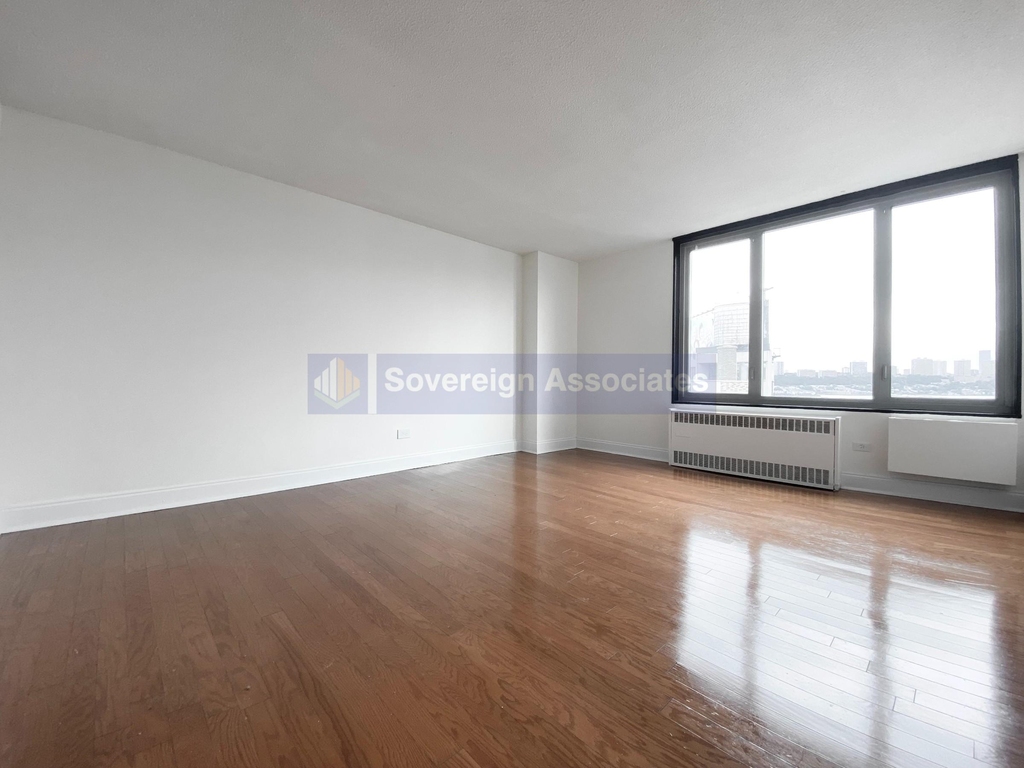3333 Broadway - Photo 2