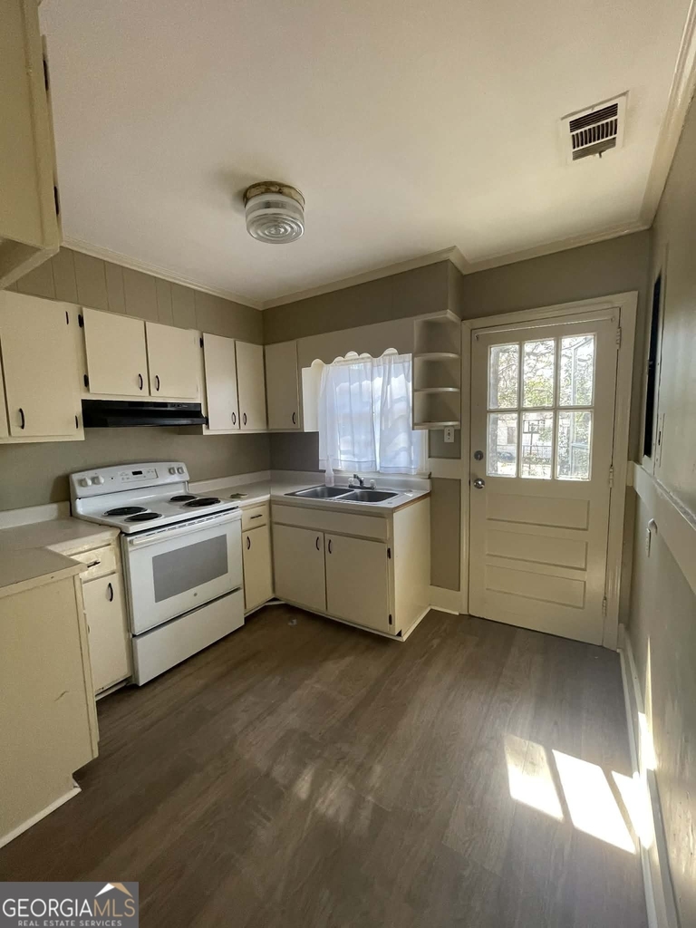 604 W Moore Street - Photo 2