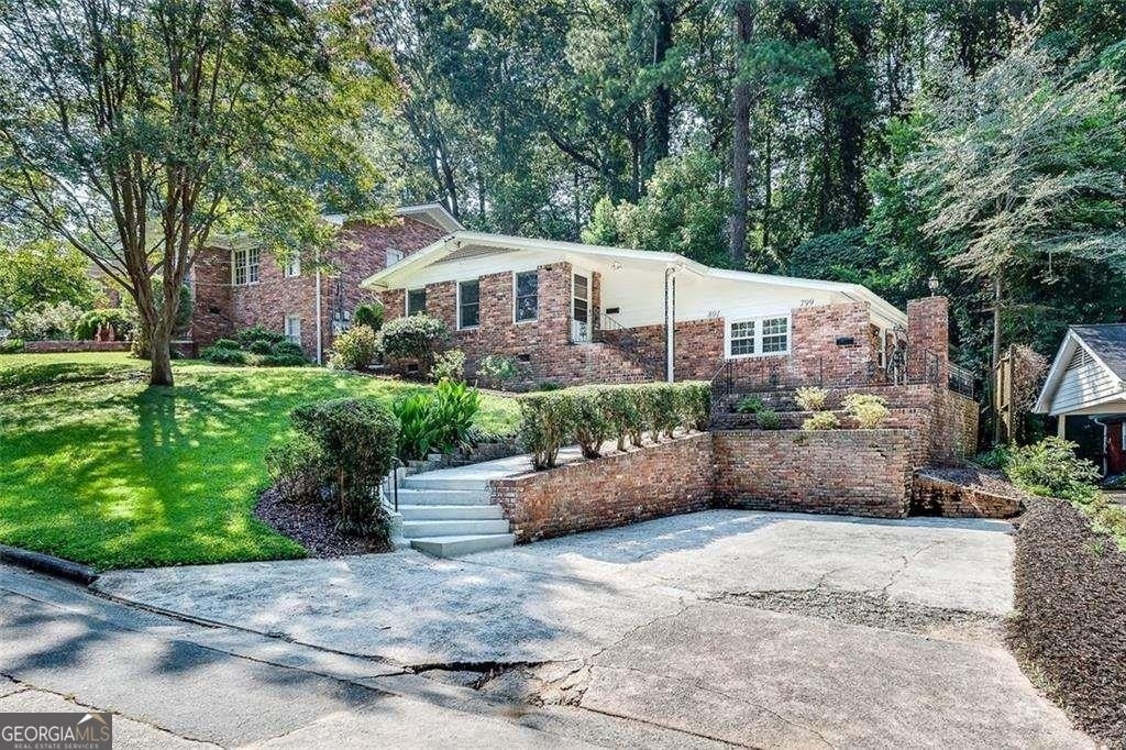 801 Marstevan Drive Ne - Photo 0