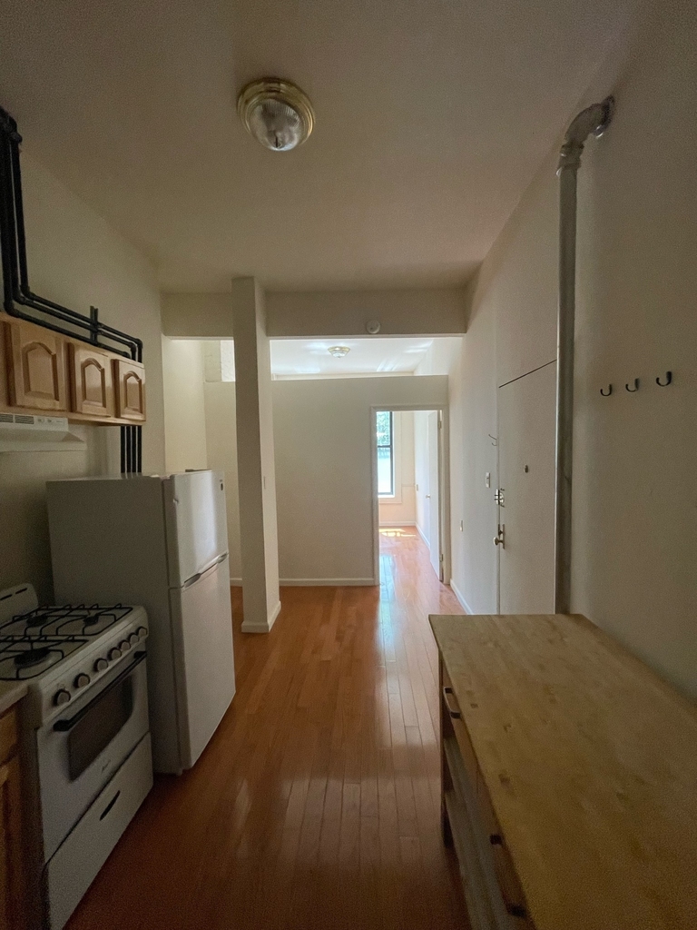 East 9th Street - Photo 4