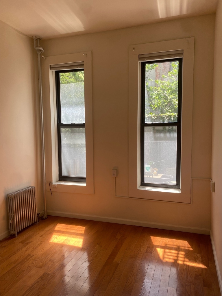 East 9th Street - Photo 0